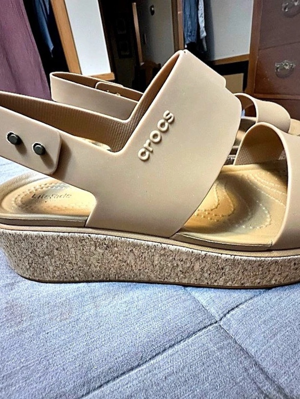 Crocs Brooklyn Cork Low Wedge Sandals in Beige US 8 NWT